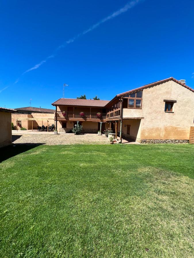 Casa Villa Franca Llamas de la Ribera المظهر الخارجي الصورة